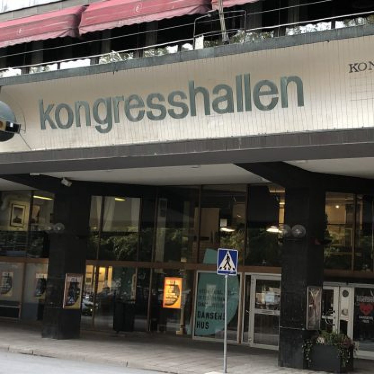 Bild på entrén till Folkets Hus.